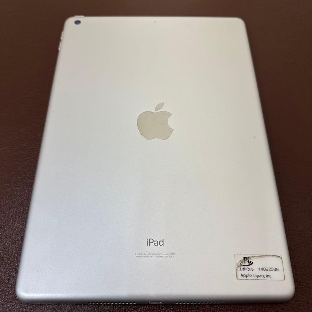Apple iPad シルバー／第8世代／32GB