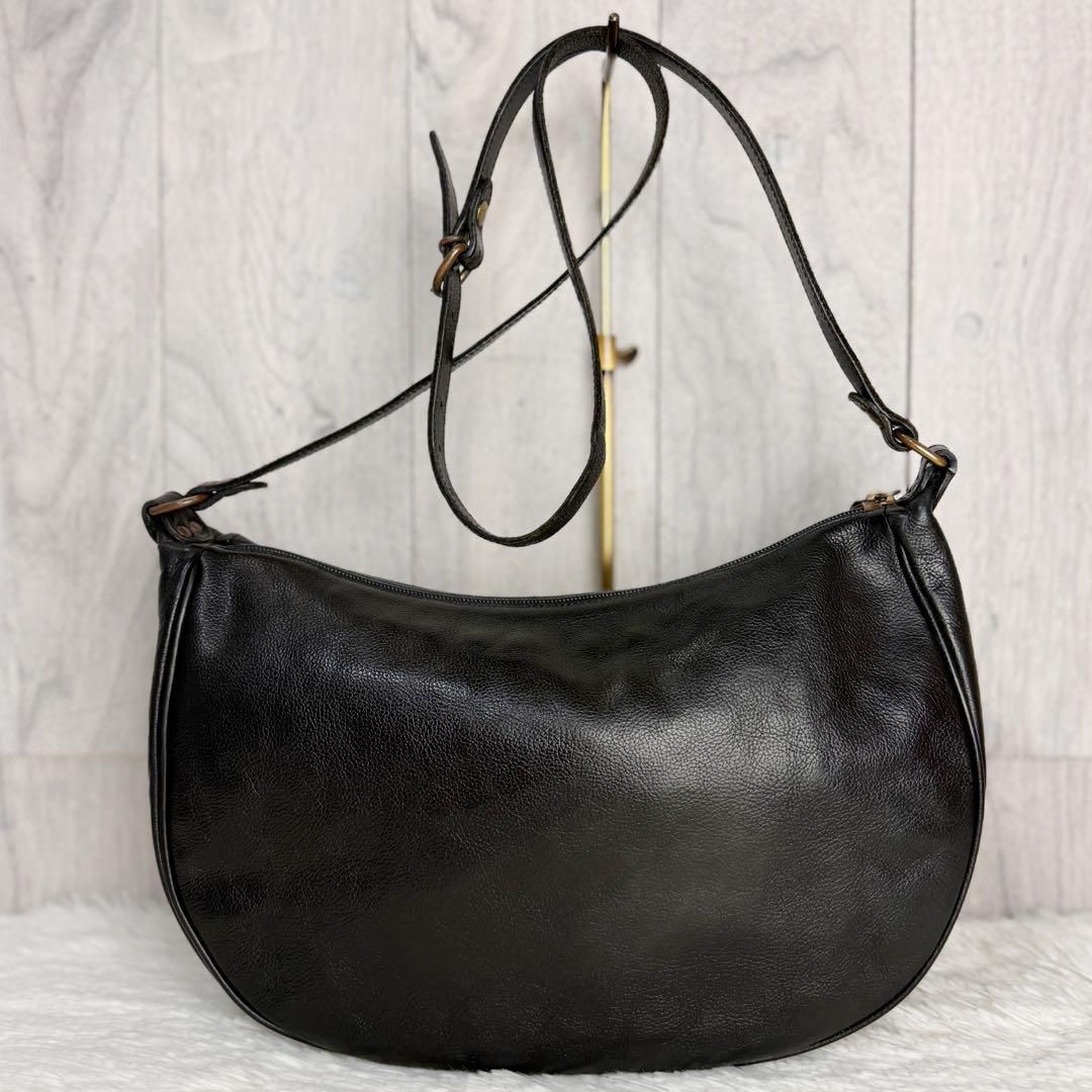 美品♡三日月♡イルビゾンテ レザー エンボスロゴ ショルダーバッグ ブラック