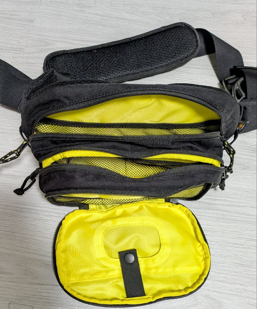 美品　Hugoo ショルダー型　ヒップシート　箱　収納袋付き