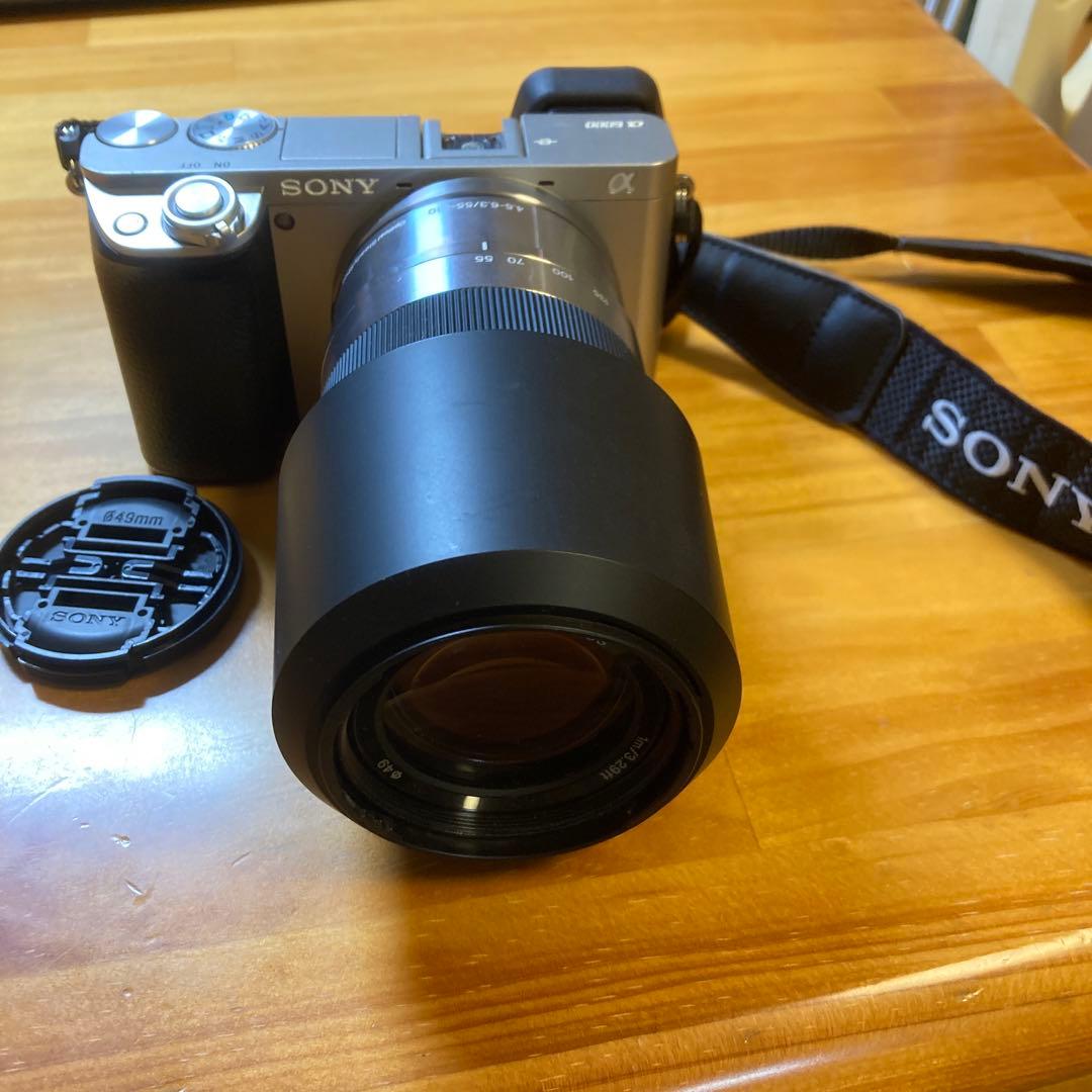 Sony α6000コンパクトデジタルカメラ バッテリー2個 充電器、バッグ付き