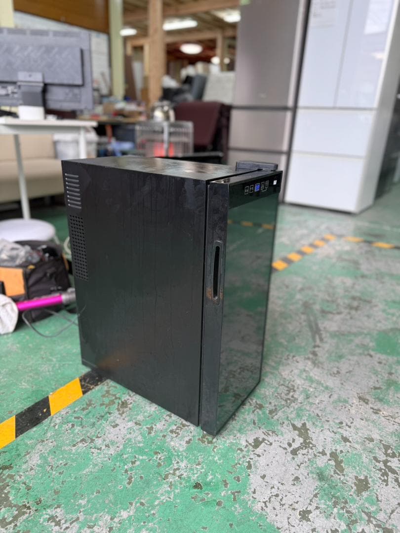 コンパクト ワインセラー 黒 ガラスドア 232