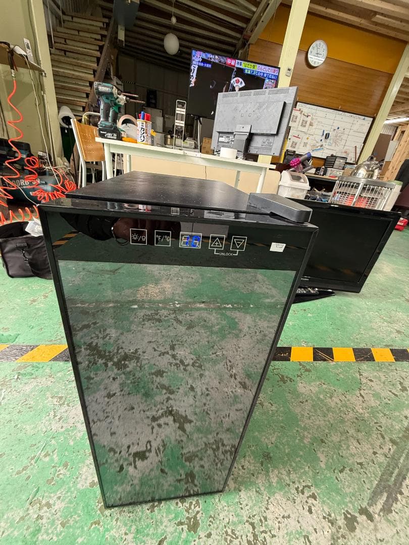 コンパクト ワインセラー 黒 ガラスドア 232