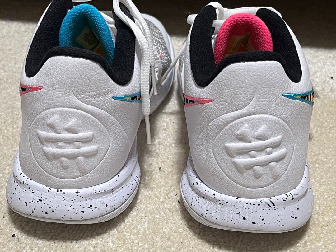 Nike バスケットボールシューズ シルバー/ホワイト