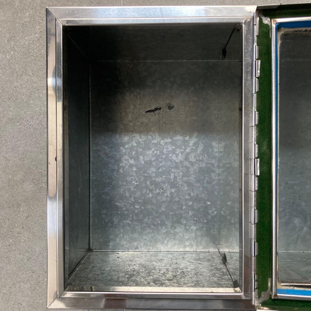 駄菓子屋ブリキ ケース　4枚扉　ガラス窓　仕切付　縦30cm×横79cm