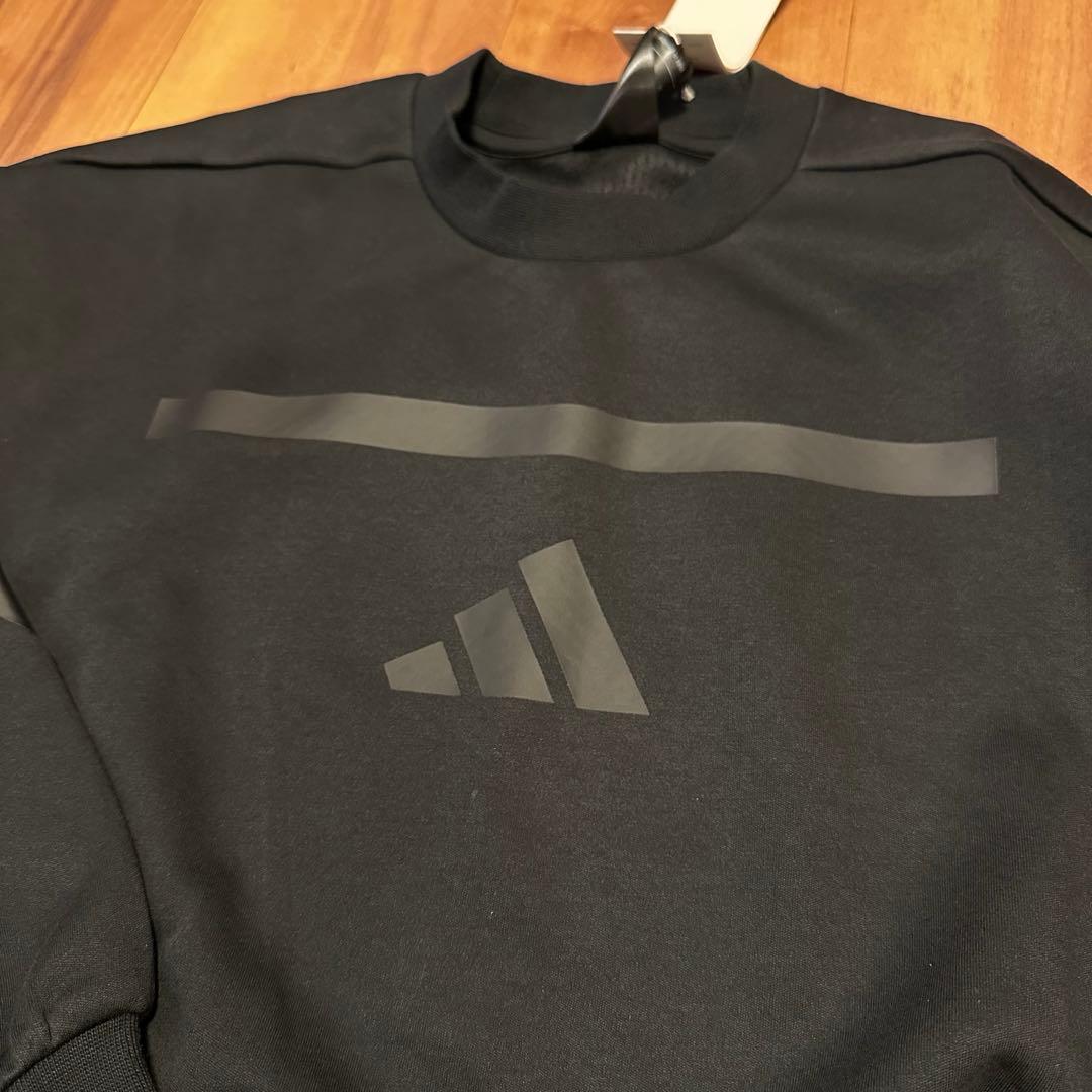 アディダス　クロップド丈トレーナー　ドルマン　プリーツスカート　セットアップ