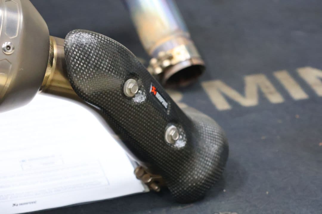 YZF-R1 09-14 アクラポビッチ　スリップオンマフラー　チタン