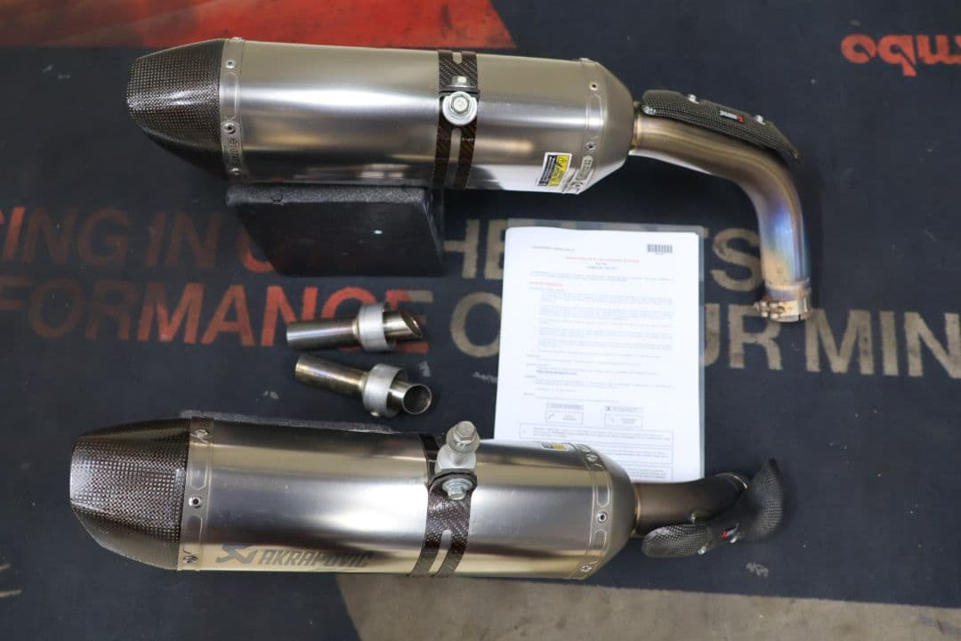 YZF-R1 09-14 アクラポビッチ　スリップオンマフラー　チタン