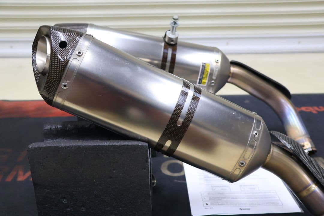 YZF-R1 09-14 アクラポビッチ　スリップオンマフラー　チタン