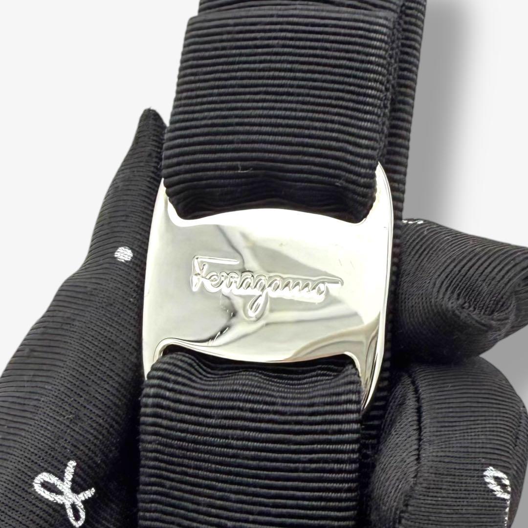 【美品】サルヴァトーレ フェラガモ ヴァラリボン バレッタ ブラック シルバー