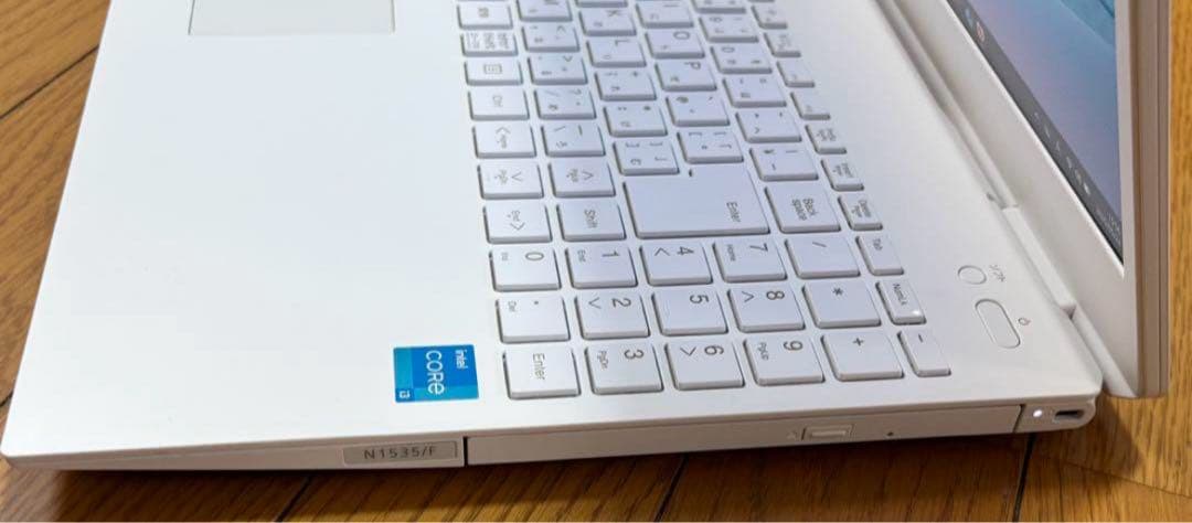 【ほぼ未使用】NEC LAVIE パールホワイト （ケース付）