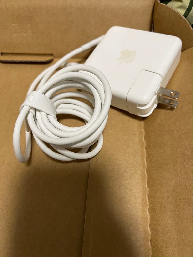 MacBook Pro 2022 Ｍ２　13インチ　16GB