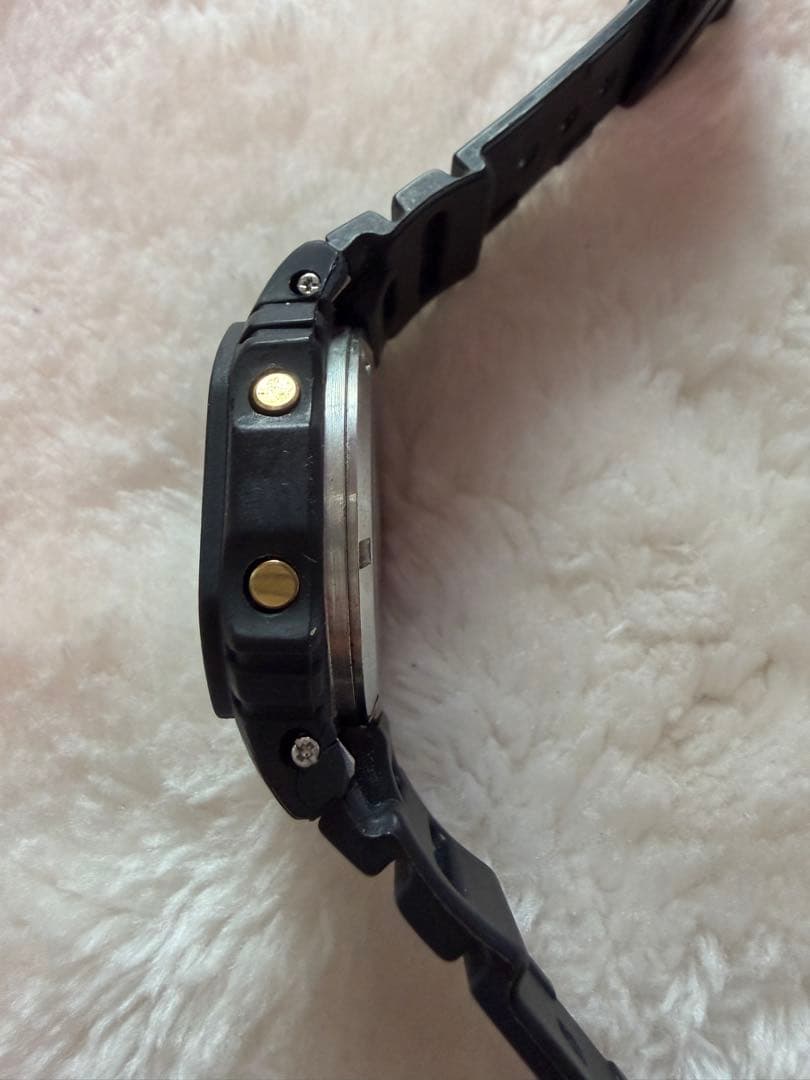 B*N様 G-SHOCK DW5600C-9V ゴールド 901 スクリューバッ