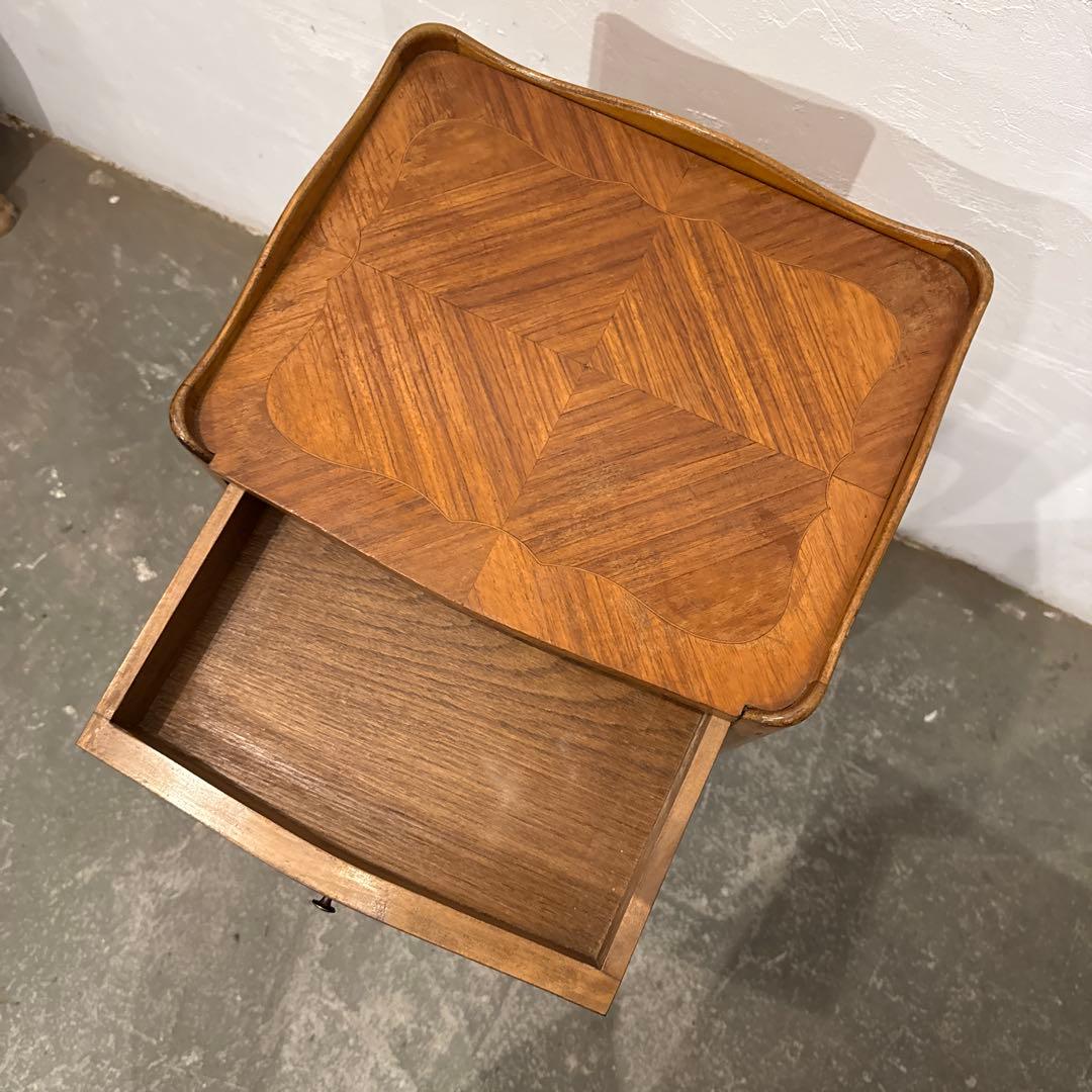 ヴィンテージ　木製サイドテーブル　引き出し／棚付き