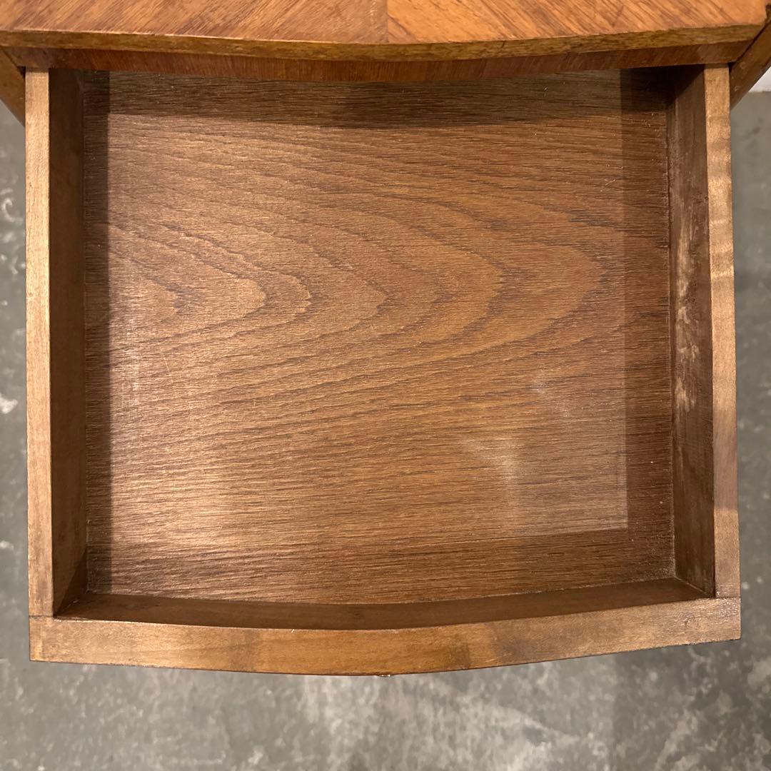 ヴィンテージ　木製サイドテーブル　引き出し／棚付き