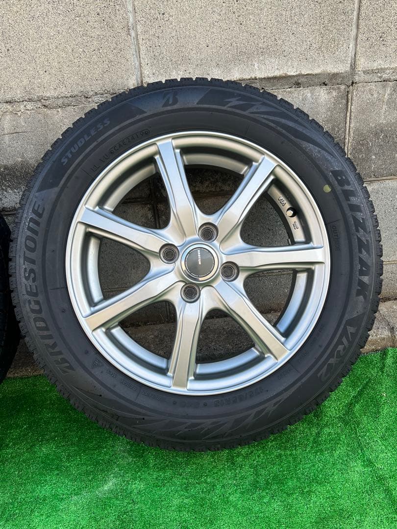 15インチホイールと175/65R15スタッドレスタイヤ