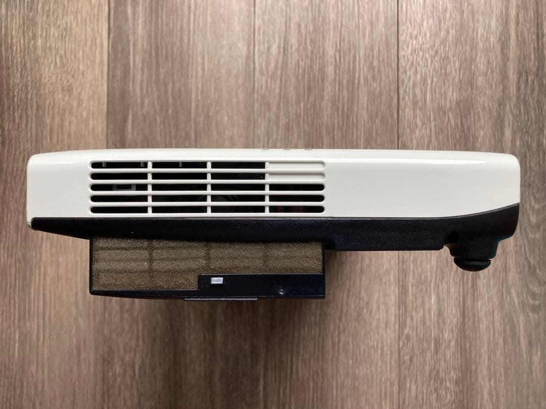 薄型軽量！EPSON EB-1776W 使用頻度の少ない最良品