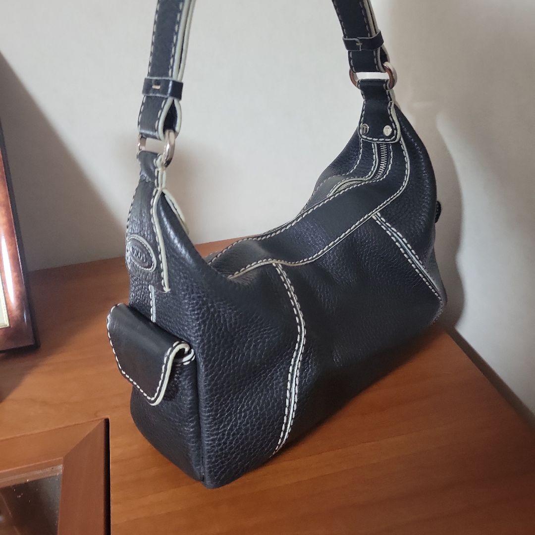 TOD'S 濃紺レザー ショルダーバッグ