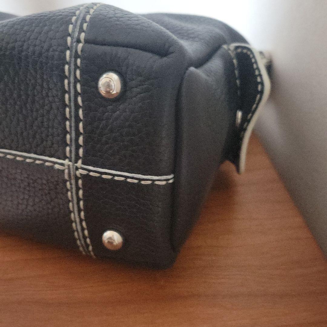 TOD'S 濃紺レザー ショルダーバッグ