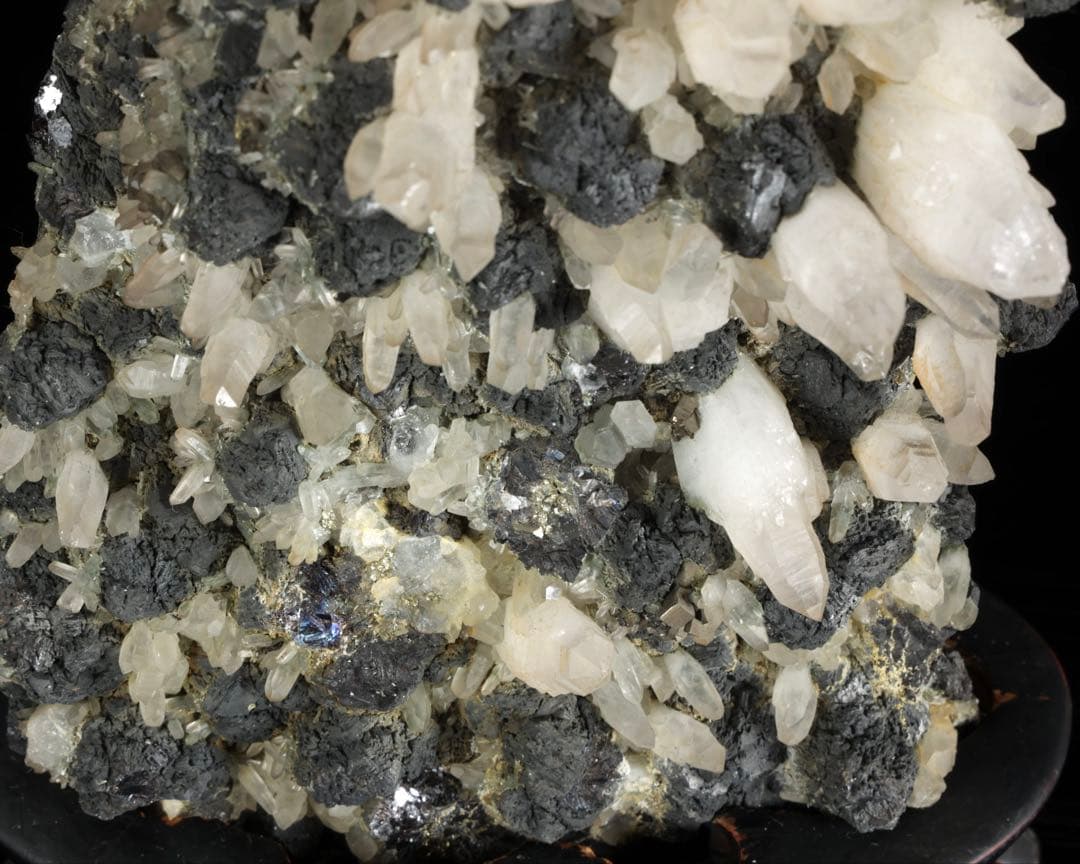 国産 白水晶クラスター 黄鉄鉱共生 青色虹彩 鑑賞石 原石 台座付 2166g