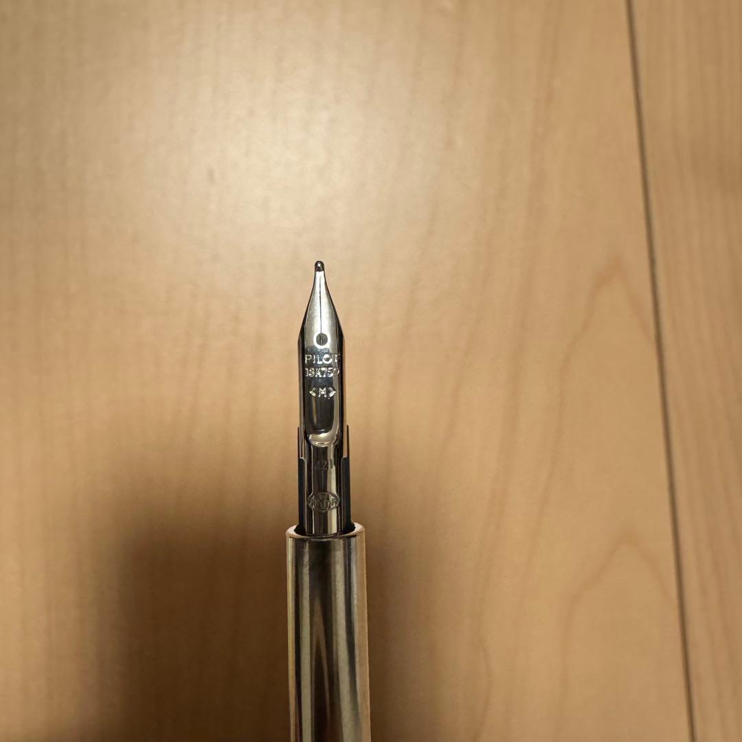 【美品】パイロット 万年筆 キャップレス ストライプ 18K ロジウム（M字）