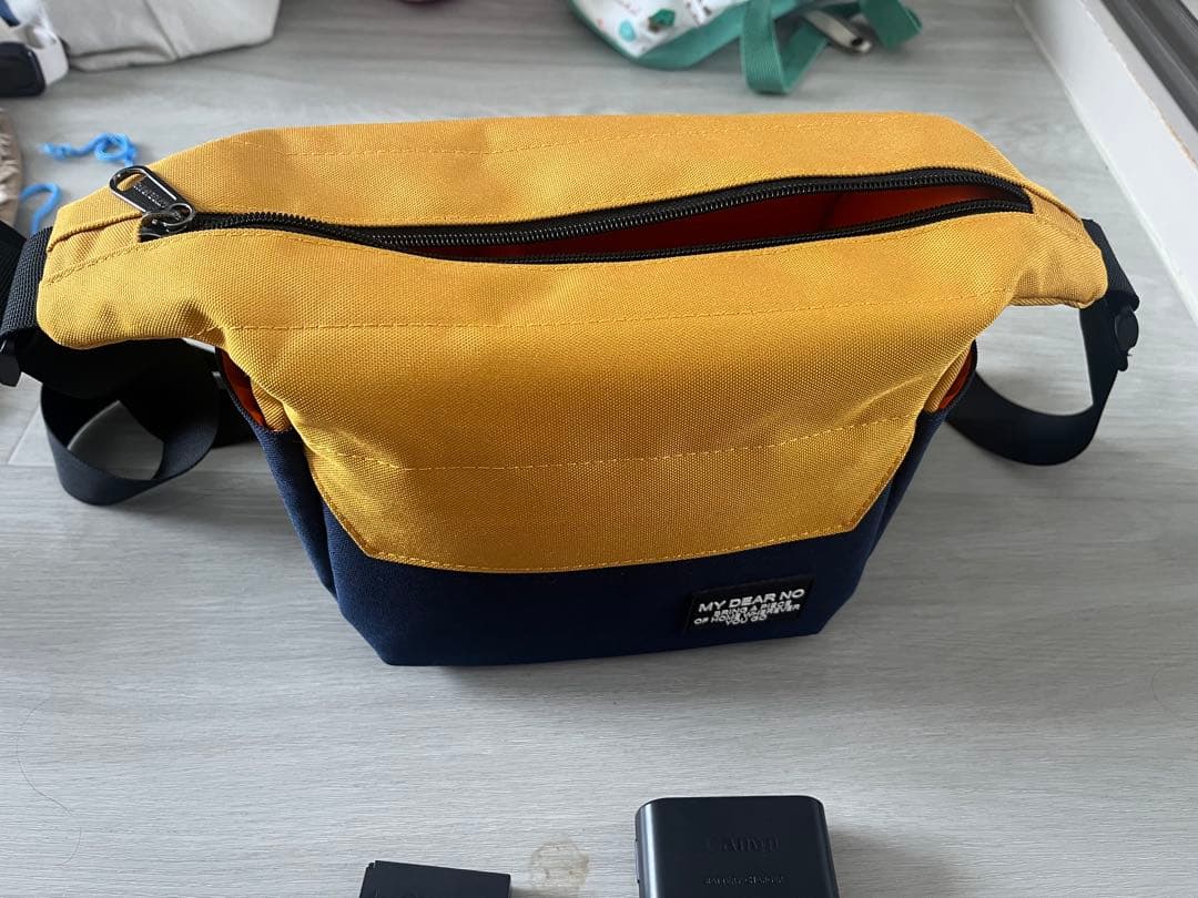 【携帯用バッグ付き】 Canon EOS Kiss M ホワイト レンズキット