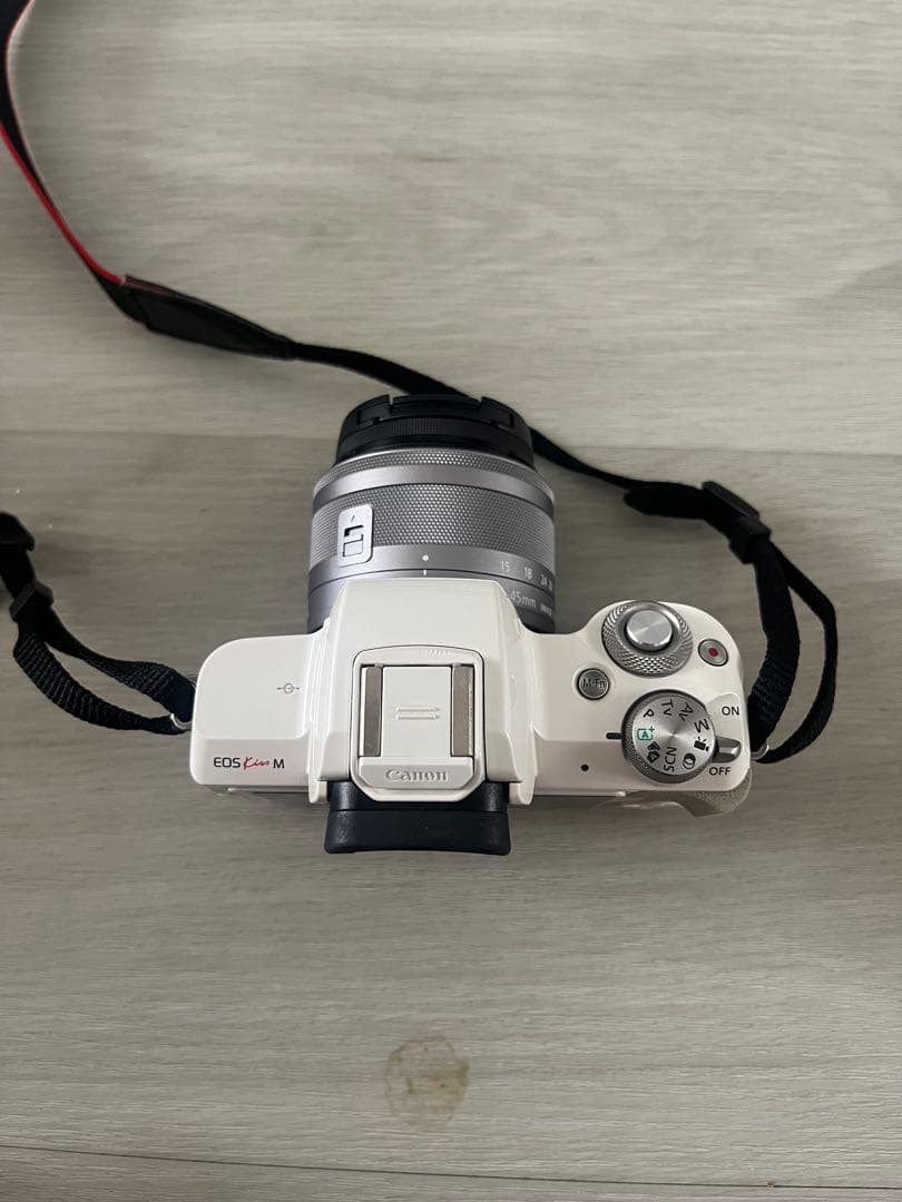 【携帯用バッグ付き】 Canon EOS Kiss M ホワイト レンズキット