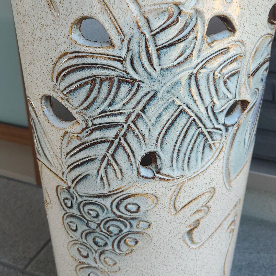 信楽焼 傘立て ぶどう彫 高さ４７cm