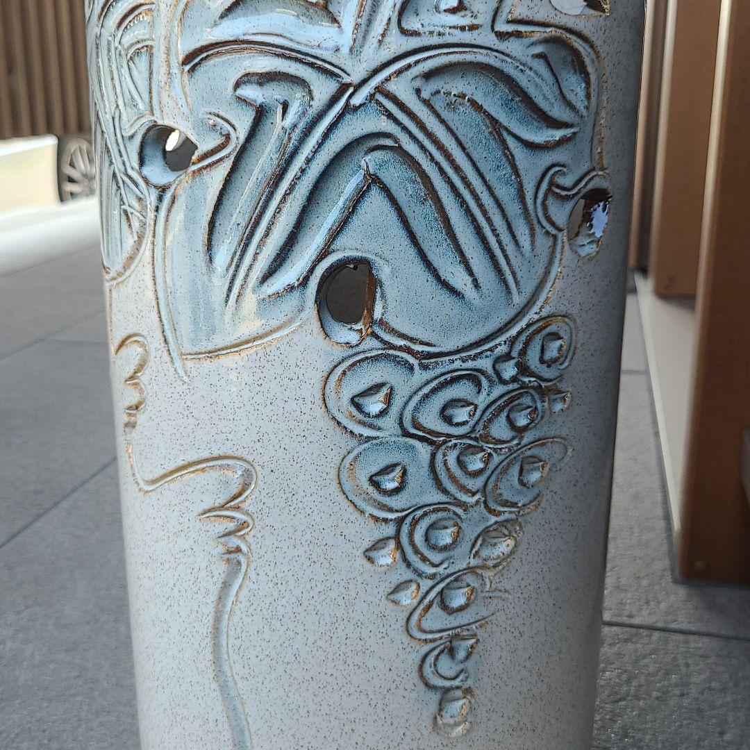 信楽焼 傘立て ぶどう彫 高さ４７cm