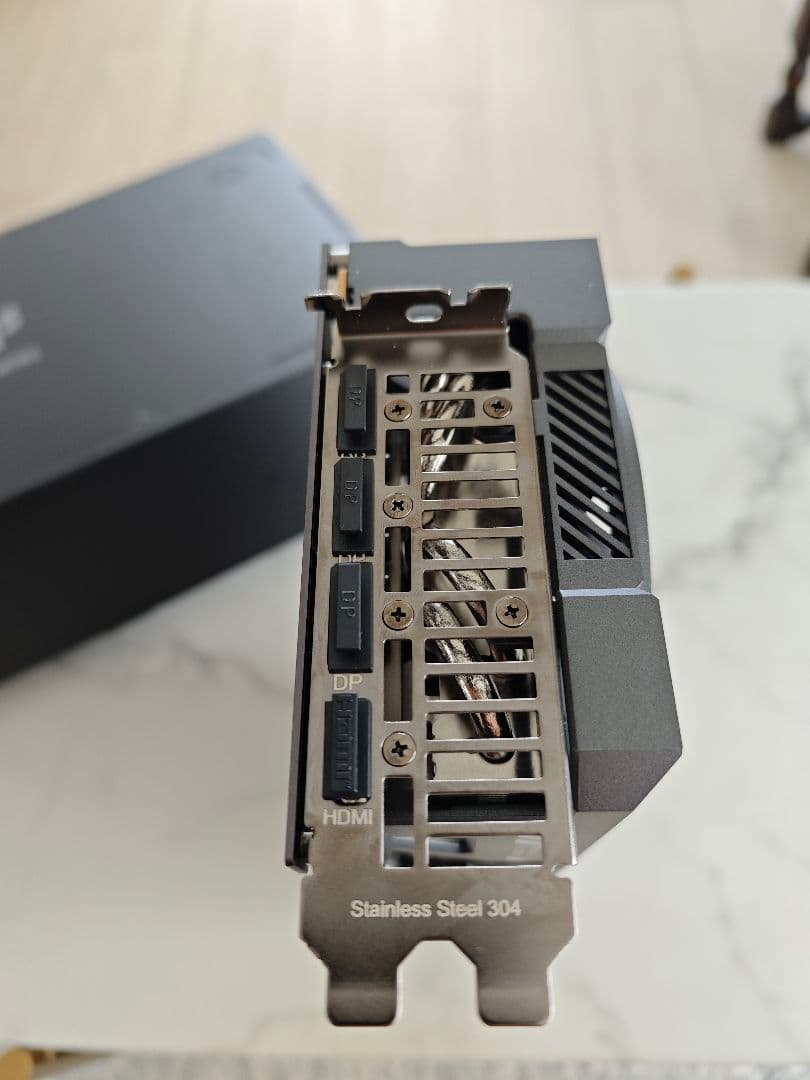 グラフィックボード・グラボ・ビデオカード ASUS TUF Gaming Radeon RX 9070 XT 16GB