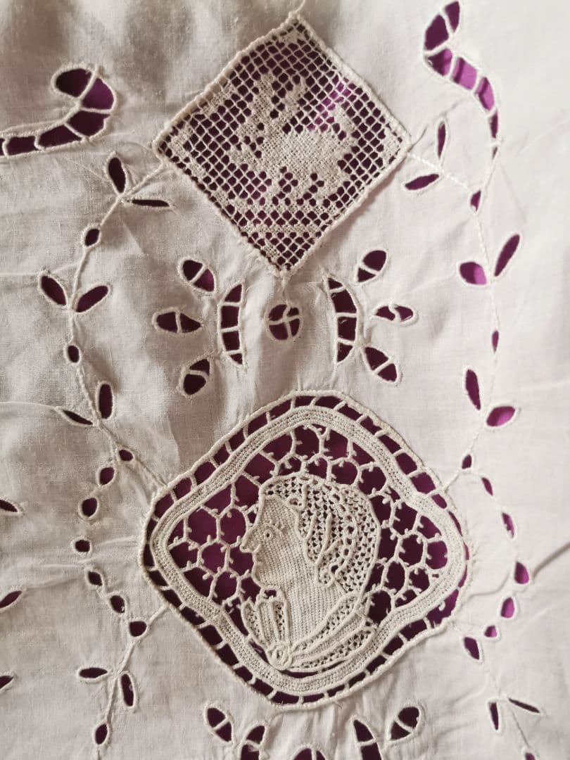 アンティークポワンドヴェニス 騎士と犬 ブラーノレース 中綿フィリング付きケース