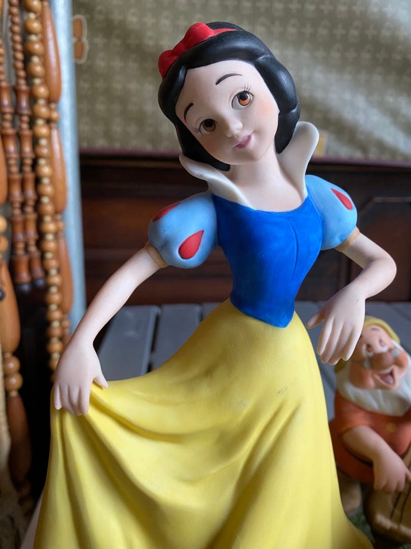 白雪姫と七人の小人　フィギュア　陶器　置物　ガーデンオーナメント　ディズニー