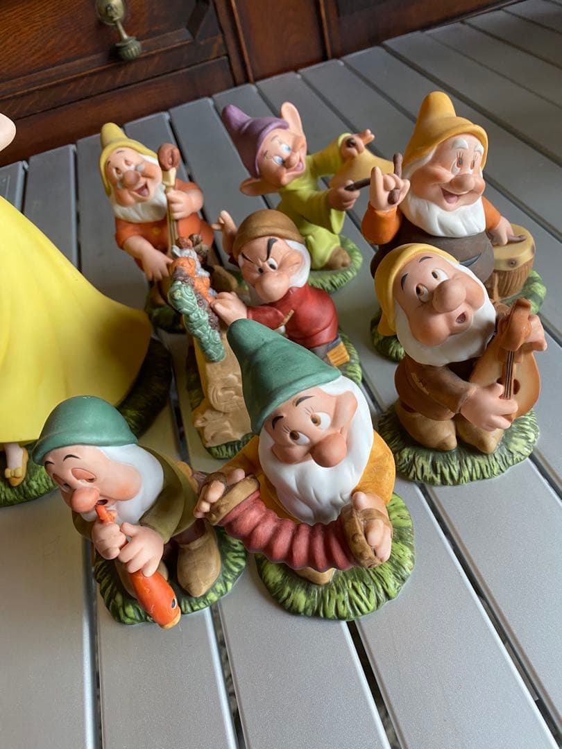 白雪姫と七人の小人　フィギュア　陶器　置物　ガーデンオーナメント　ディズニー