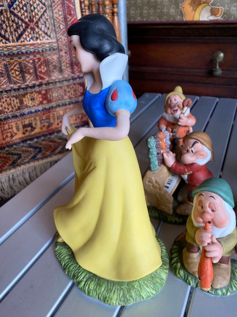 白雪姫と七人の小人　フィギュア　陶器　置物　ガーデンオーナメント　ディズニー