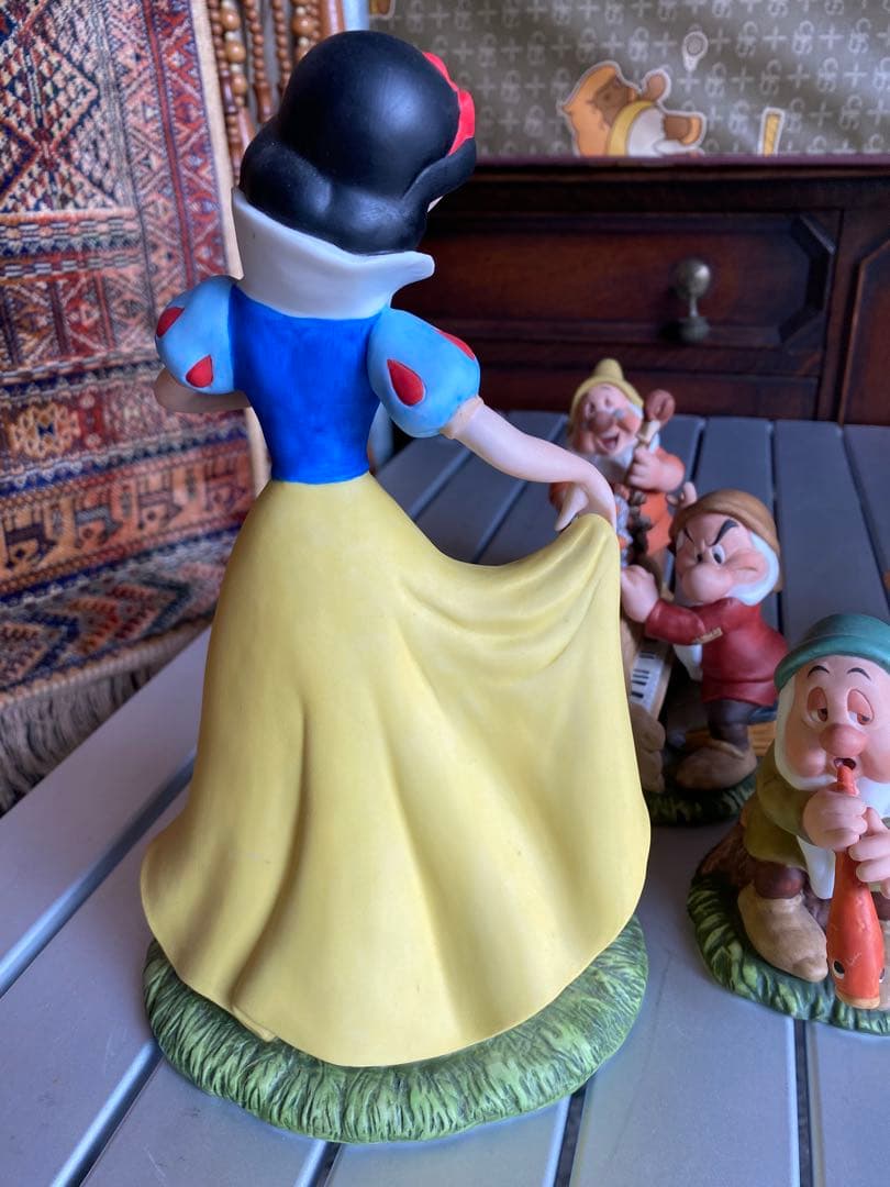 白雪姫と七人の小人　フィギュア　陶器　置物　ガーデンオーナメント　ディズニー