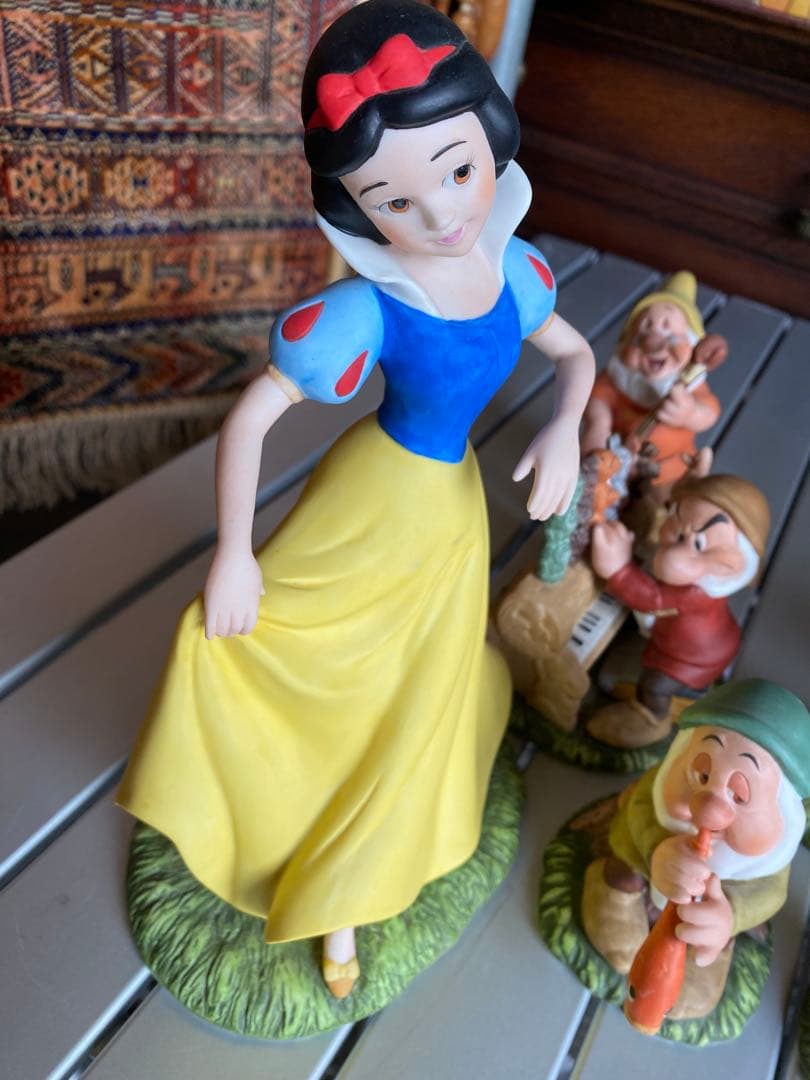 白雪姫と七人の小人　フィギュア　陶器　置物　ガーデンオーナメント　ディズニー