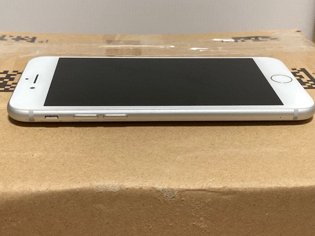 iPhone8ホワイト64GB