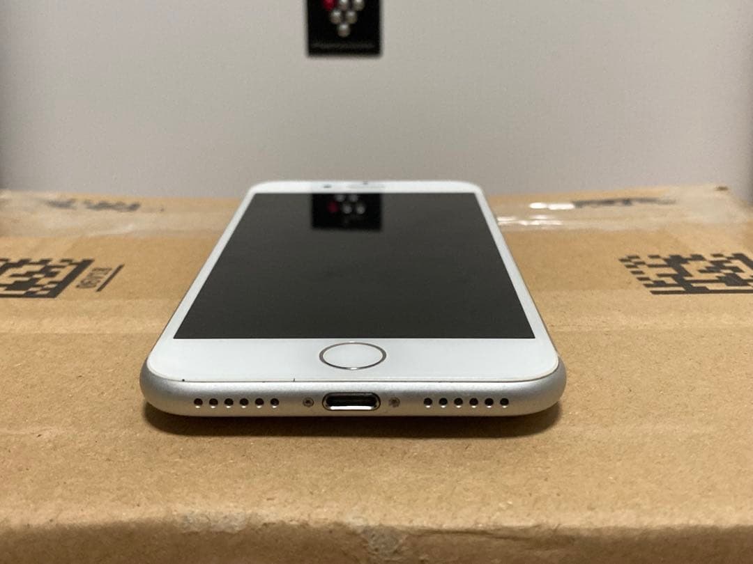 iPhone8ホワイト64GB