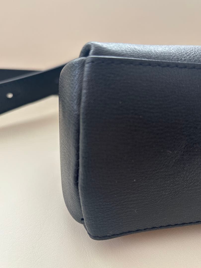 CHRISTIAN VILLA クリスチャン ヴィラ ワンショルダーバッグ