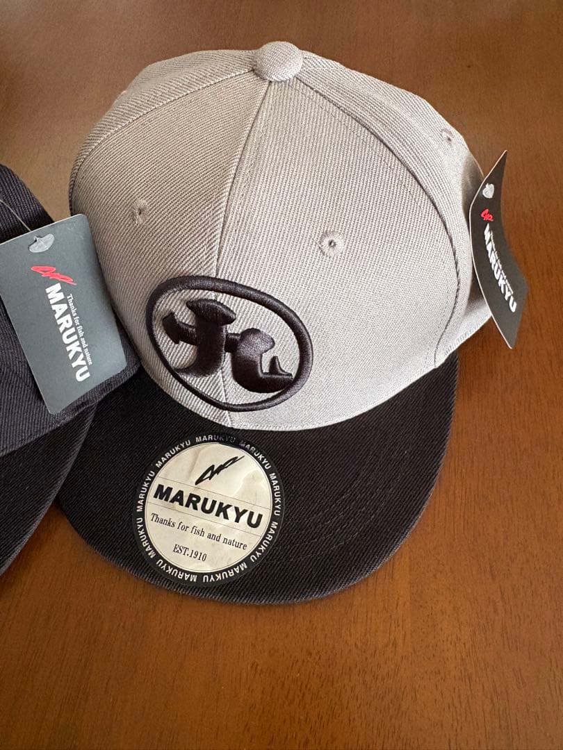 マルキュー フラットバイザーキャップ 02 ブラック グレー 2個セット