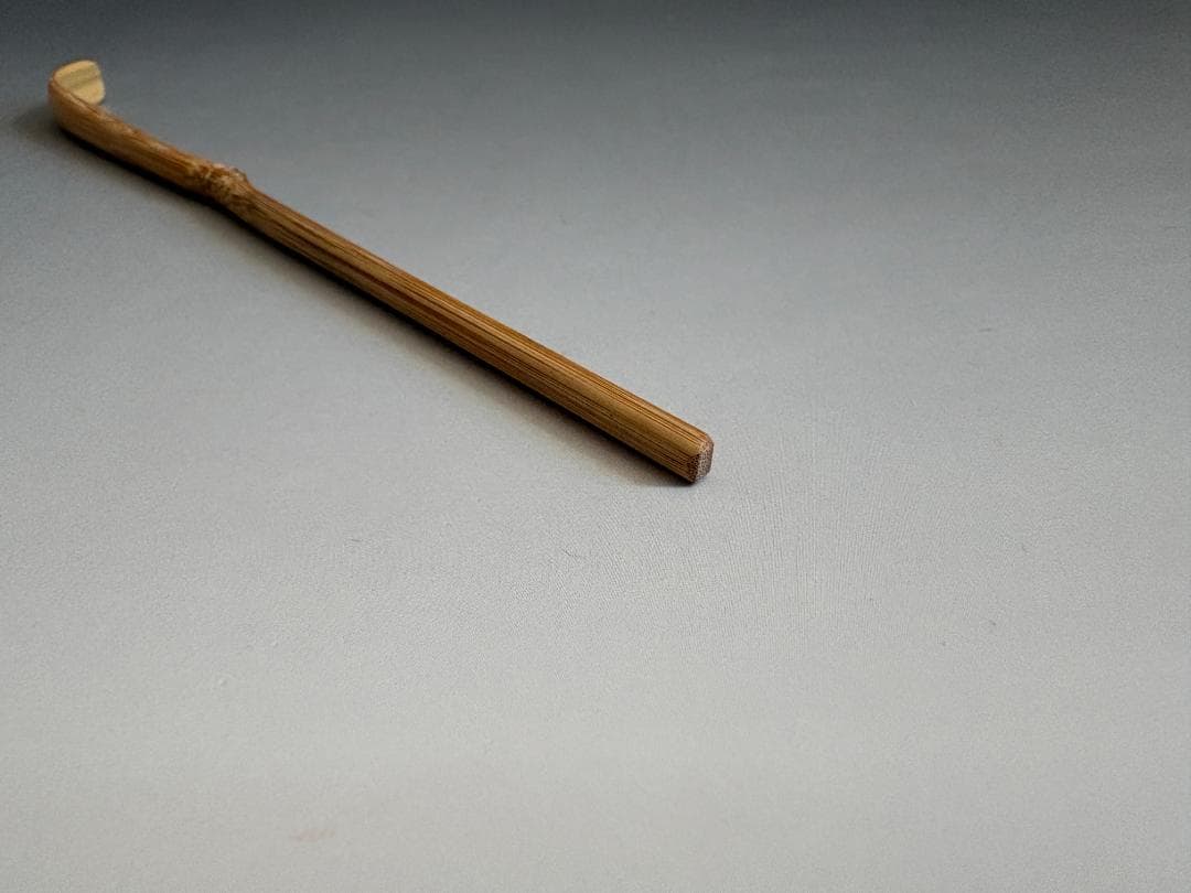 堀内宗完　兼中斎　シミ竹茶杓　銘「丹頂」　茶道具