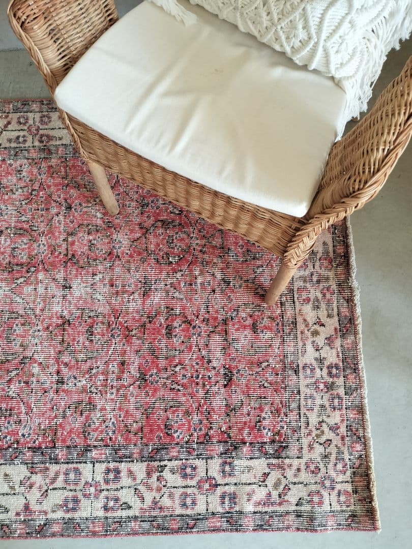 レッドにベージュ・グレー　キュートなサークルフラワーラグNo.730