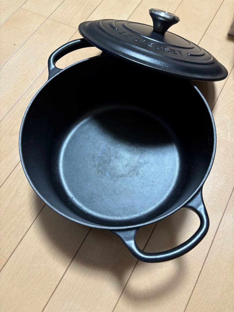 LE CREUSET 両手鍋 22cm 黒