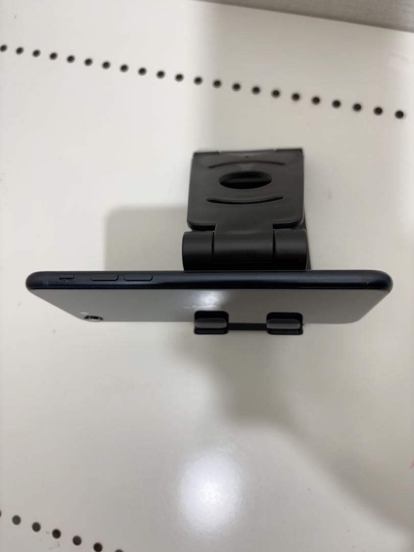 早い者勝ち　[SIMフリー]Apple iPhone se3