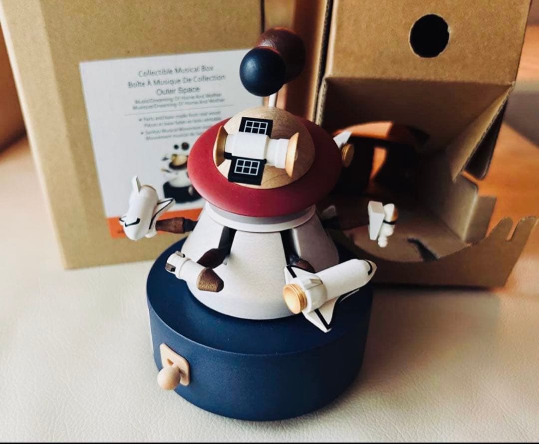 新品、宇宙モチーフ動くOuter Space 木製オルゴール