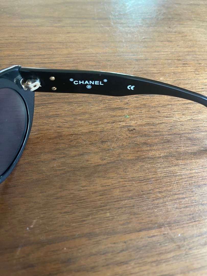 CHANEL サングラス キャットアイ 黒