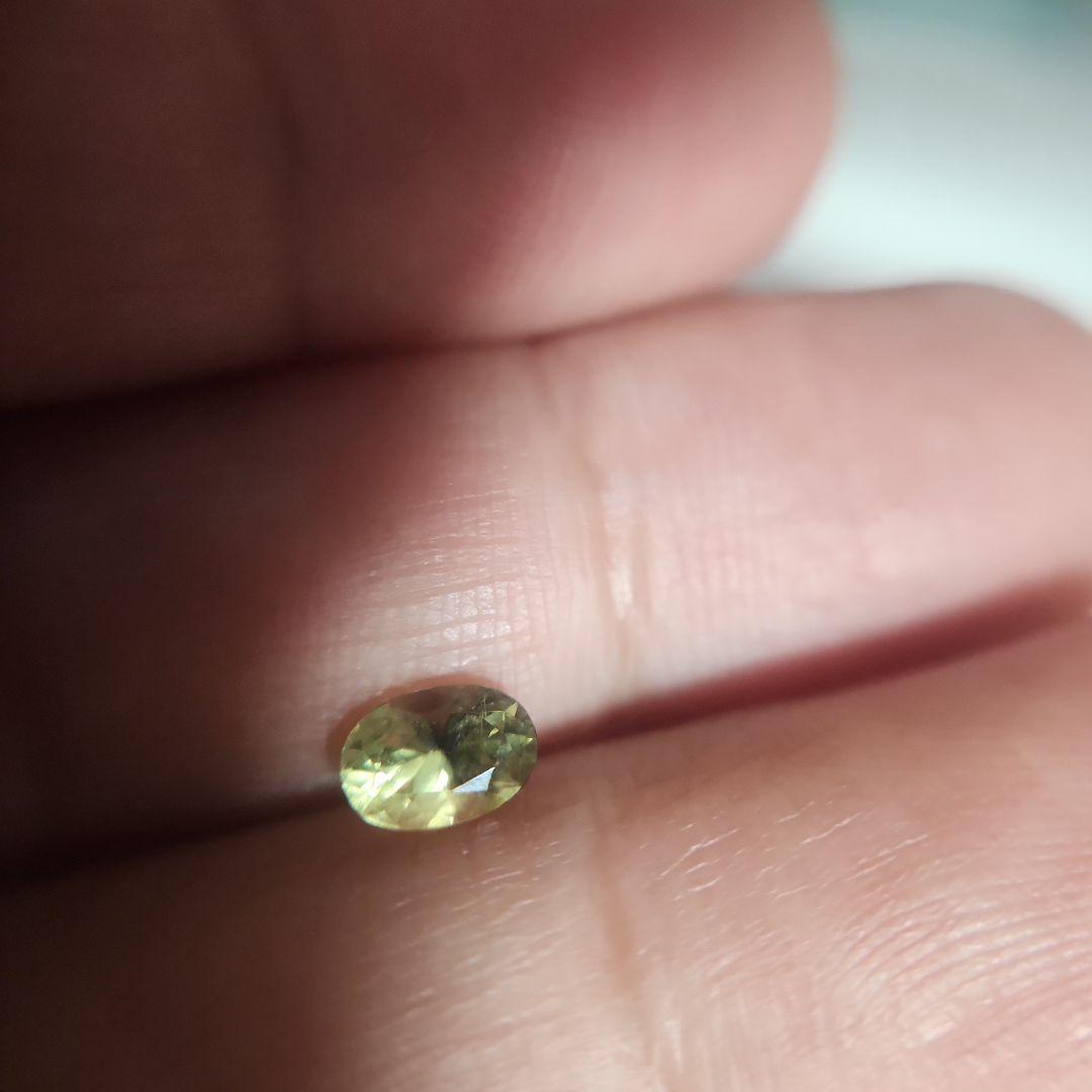 天然グロッシュラーライトアンドラタイトガーネット 0.600ct