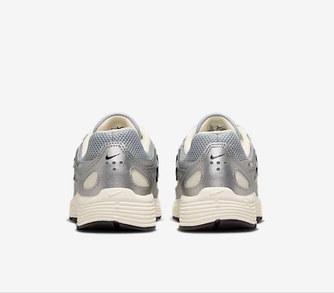 Nike シルバー スニーカー　ナイキ P-6000 ジュニアシューズ　24cm