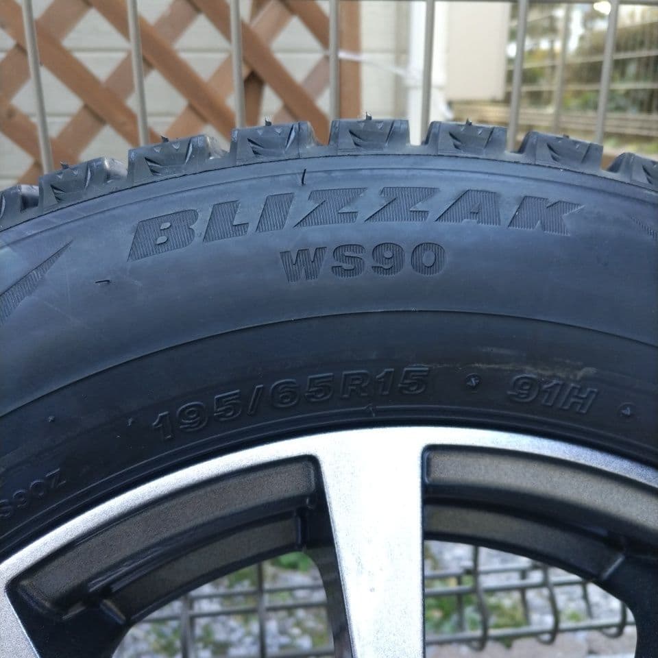 BLIZZAK 195/65R15 ,1月20日迄に買って頂け方5000円値下