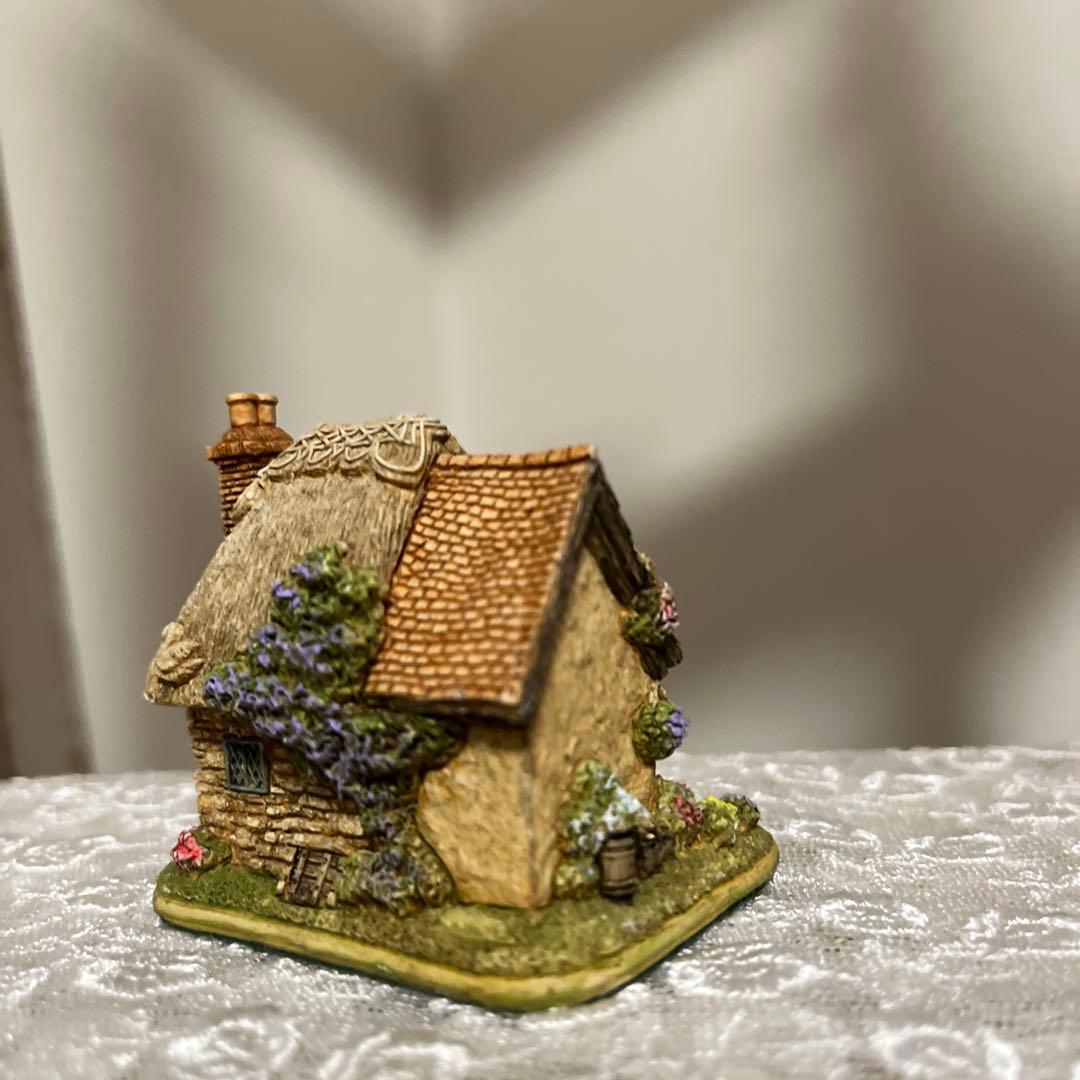 リリパットレーンTHE WHITE SWAN