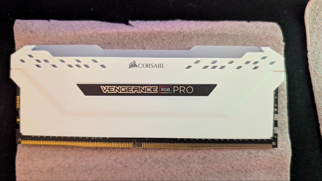 メモリー CORSAIRDDR4-3200MHz VENGEANC RGB PRO16GB